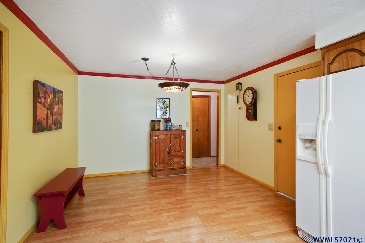 2595 Walker Road Northeast Salem, OR 97305 - Photo 10 of 31 Gallery Image 10