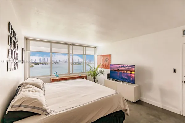 $5,995 | 1000 West Avenue, Unit PH11, Miami Beach, FL 33139