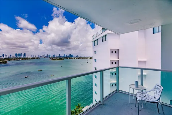 $5,995 | 1000 West Avenue, Unit PH11, Miami Beach, FL 33139