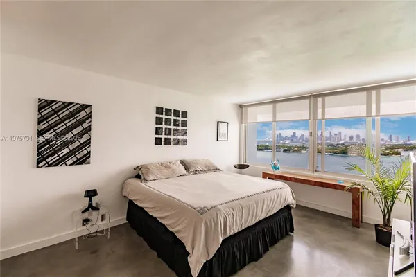 $5,995 | 1000 West Avenue, Unit PH11, Miami Beach, FL 33139