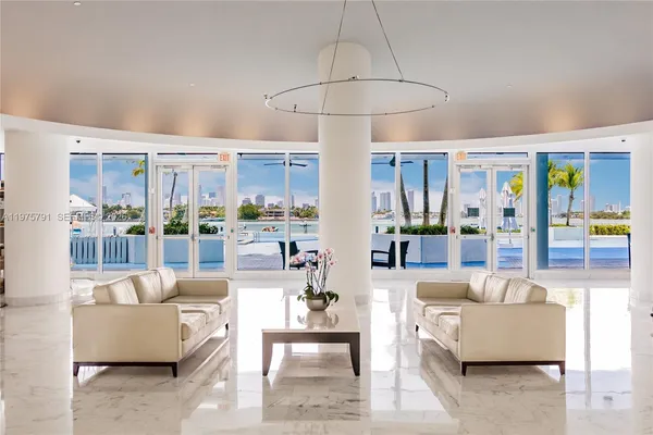 $5,995 | 1000 West Avenue, Unit PH11, Miami Beach, FL 33139