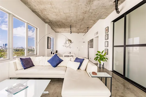 $5,995 | 1000 West Avenue, Unit PH11, Miami Beach, FL 33139