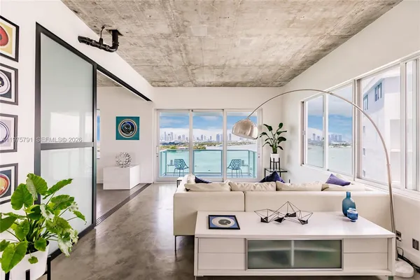 $5,995 | 1000 West Avenue, Unit PH11, Miami Beach, FL 33139