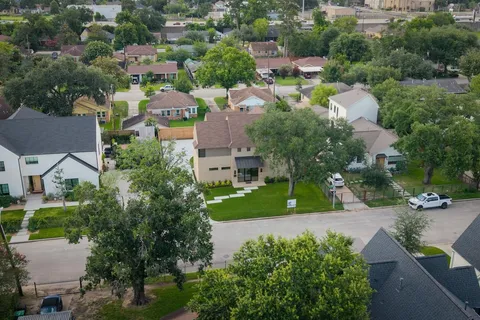 $1,399,900 | 309 Avenue Of Oaks Street, Houston, TX 77009