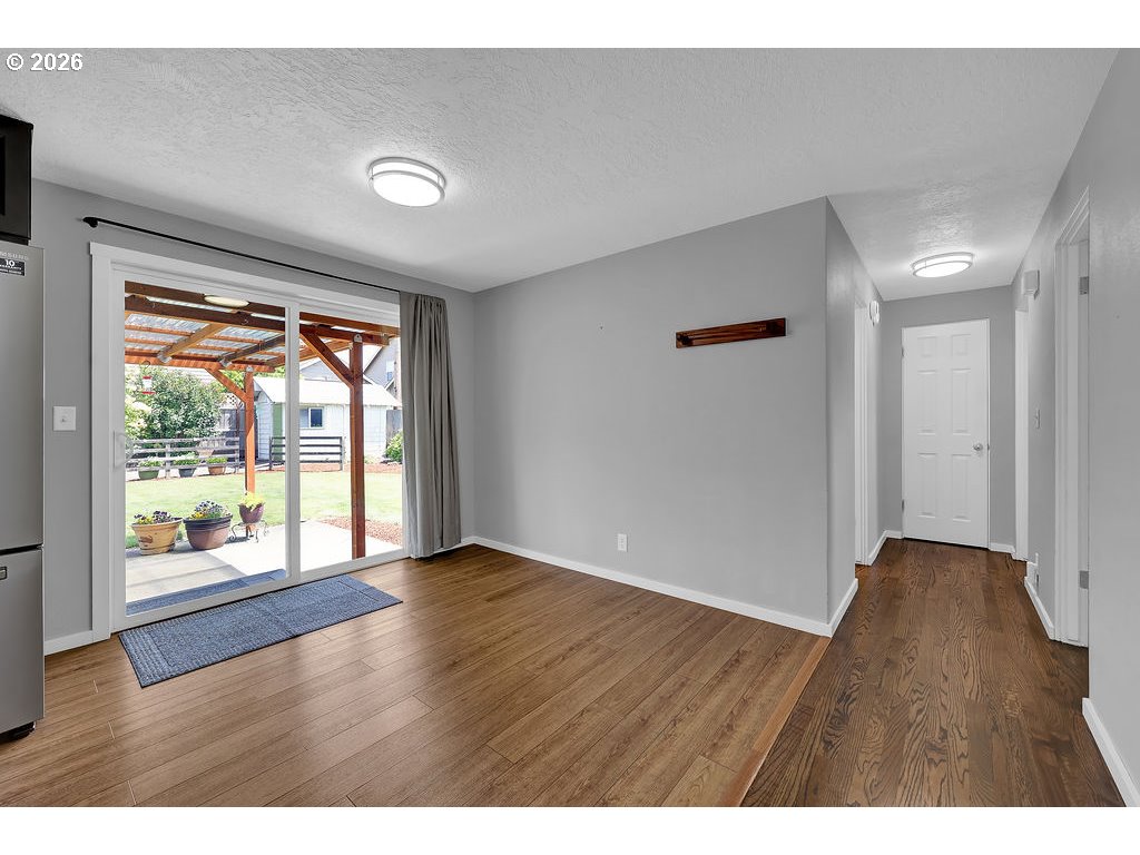 1027 Longridge Drive Springfield, OR 97478 - Photo 10 of 43