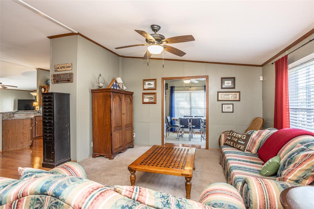 41 Thompson Road Gainesville, TX 76240 - Photo 4 of 40