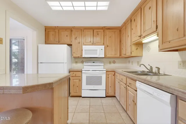 $2,100 | 325 Glen Echo Lane, Unit L, Cary, NC 27518