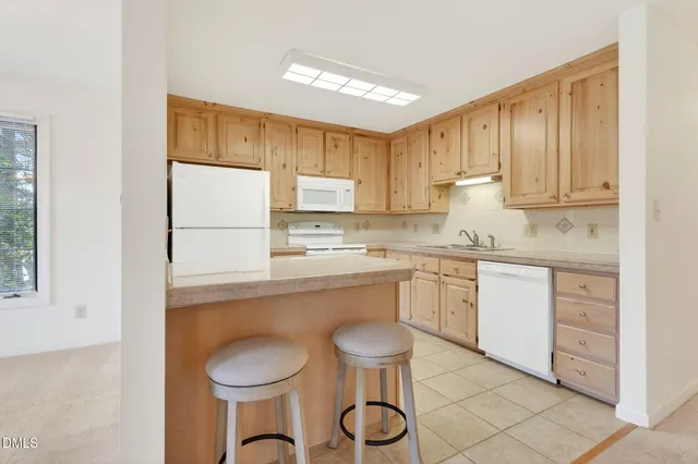 $2,100 | 325 Glen Echo Lane, Unit L, Cary, NC 27518