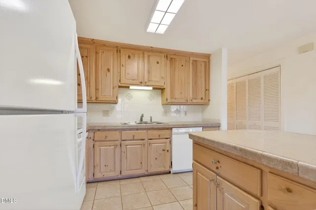 $2,100 | 325 Glen Echo Lane, Unit L, Cary, NC 27518