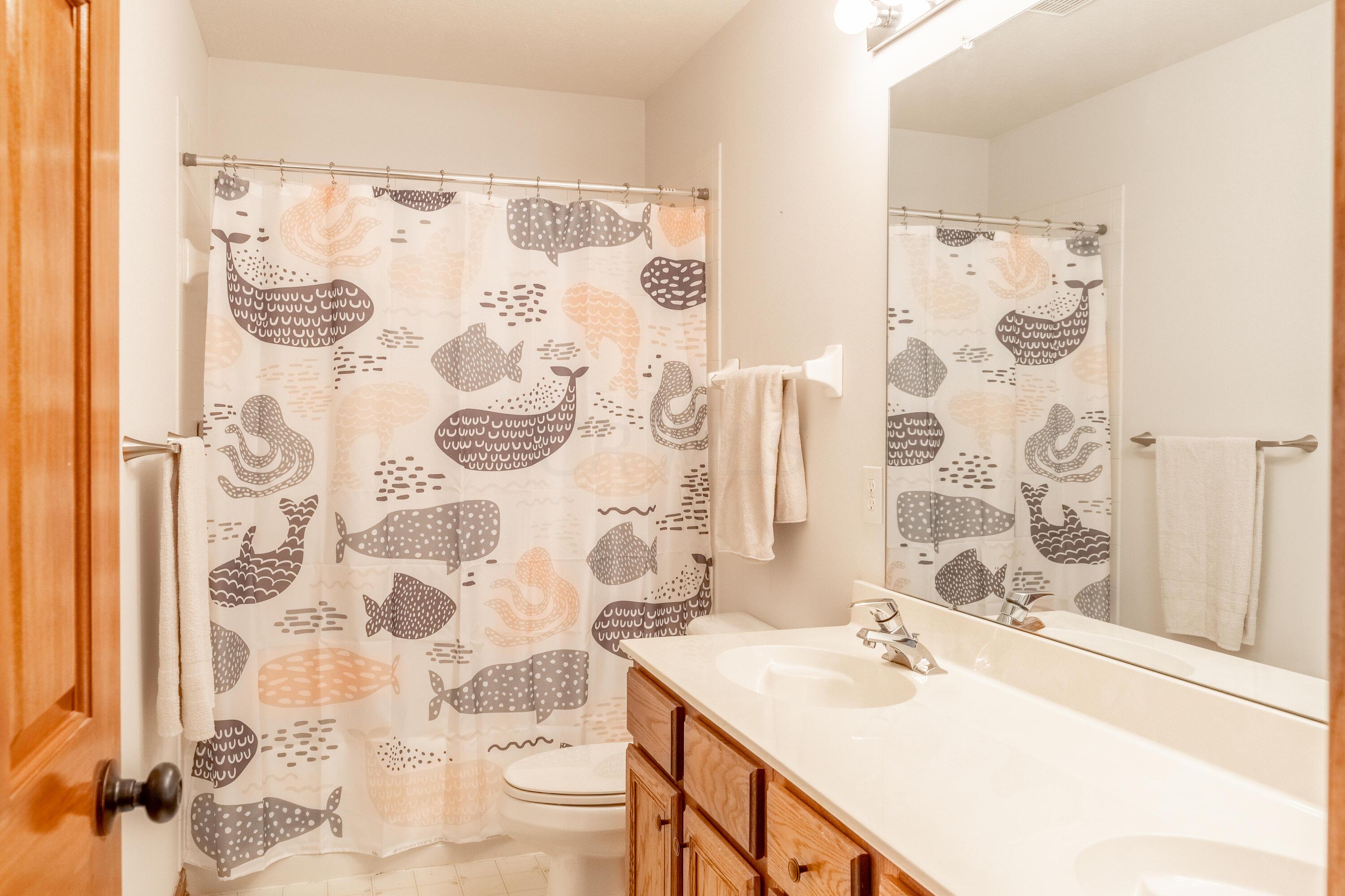7168 Linworth Road Columbus, OH 43235 - Photo 22 of 34 Second floor full bathroom 3