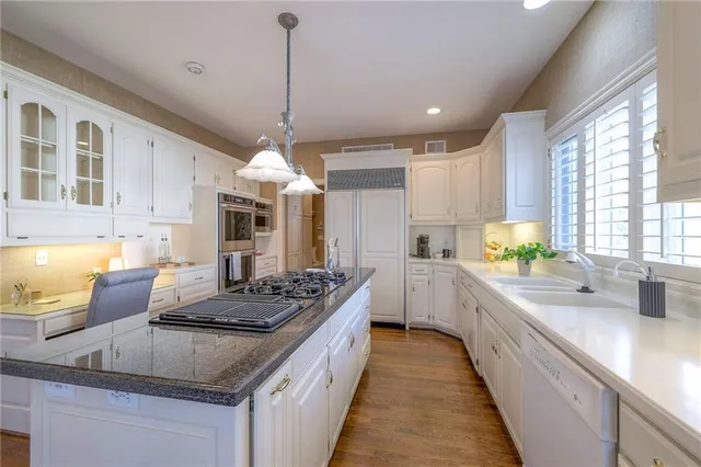 $1,125,000 | 16911 Meadow Lane, Loch Lloyd, MO 64012