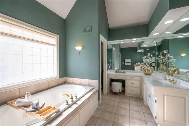 $1,125,000 | 16911 Meadow Lane, Loch Lloyd, MO 64012