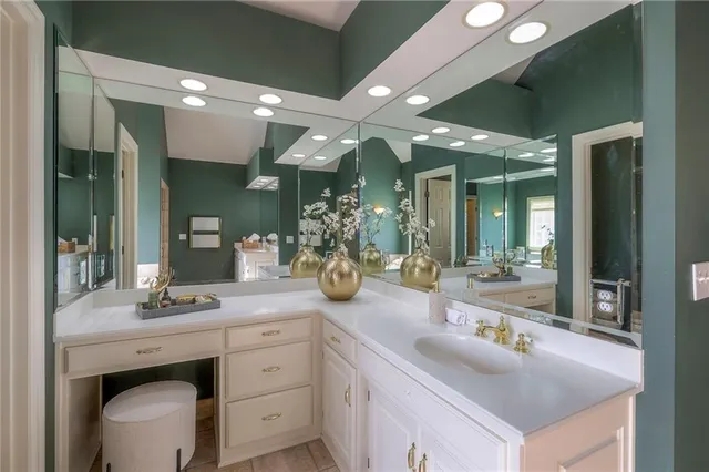 $1,125,000 | 16911 Meadow Lane, Loch Lloyd, MO 64012