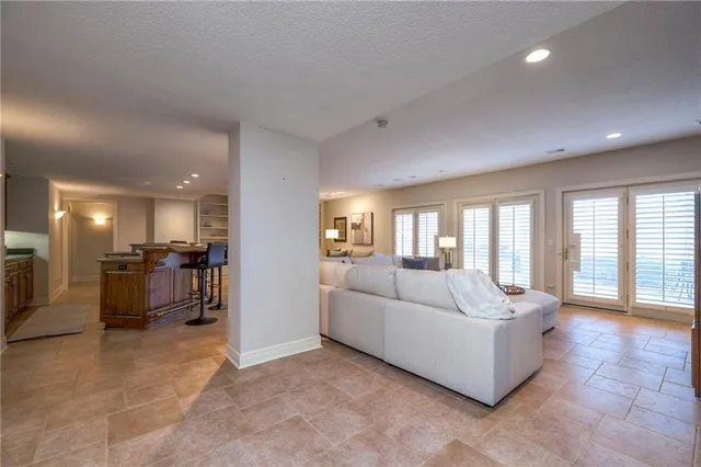 $1,125,000 | 16911 Meadow Lane, Loch Lloyd, MO 64012