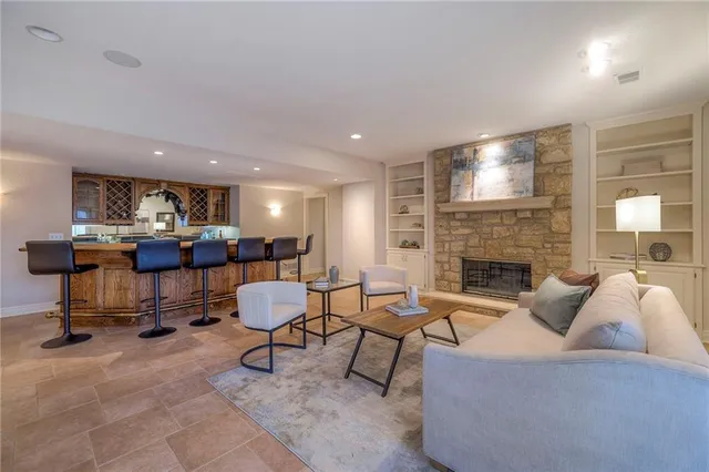 $1,125,000 | 16911 Meadow Lane, Loch Lloyd, MO 64012