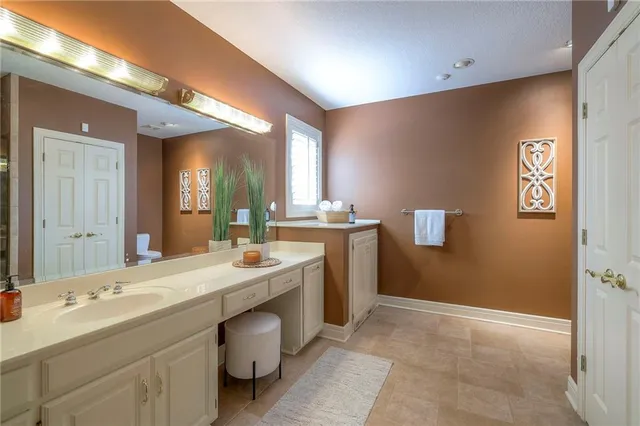 $1,125,000 | 16911 Meadow Lane, Loch Lloyd, MO 64012