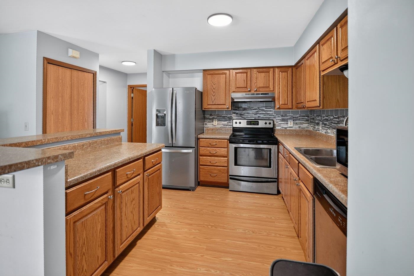 952 Rockefeller Lane Madison, WI 53704 - Photo 7 of 19