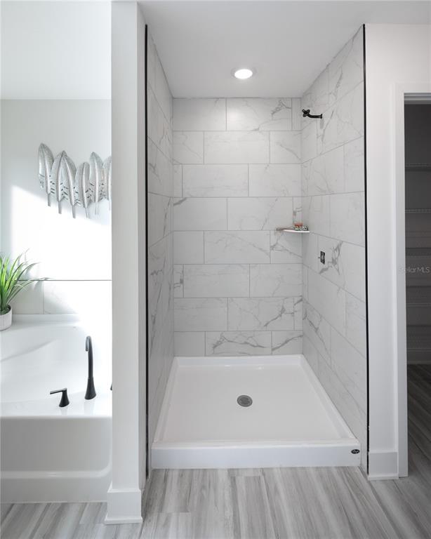 16929 Northwest 176th Way Alachua, FL 32615 - Photo 27 of 35 a bathroom with a tub