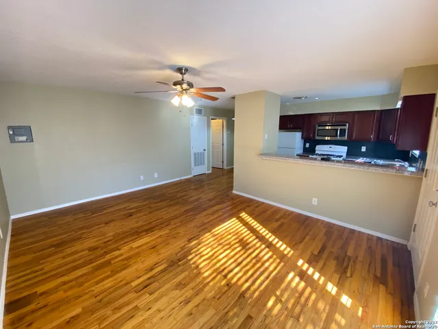 $800 | 211 Natalen Avenue, Unit 203, San Antonio, TX 78209