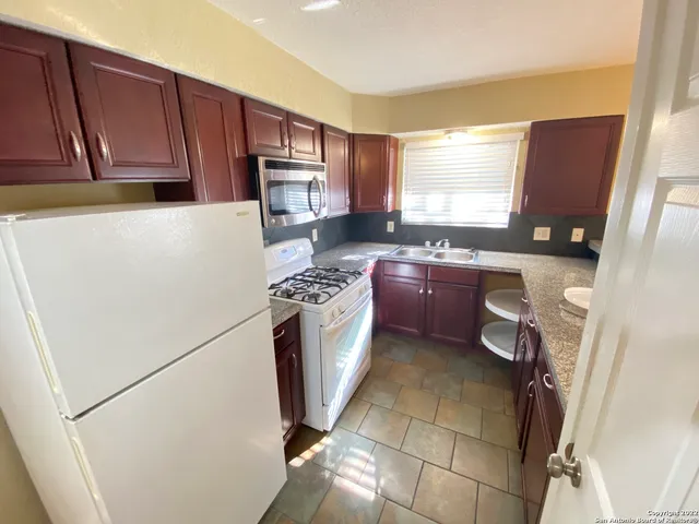 $800 | 211 Natalen Avenue, Unit 203, San Antonio, TX 78209