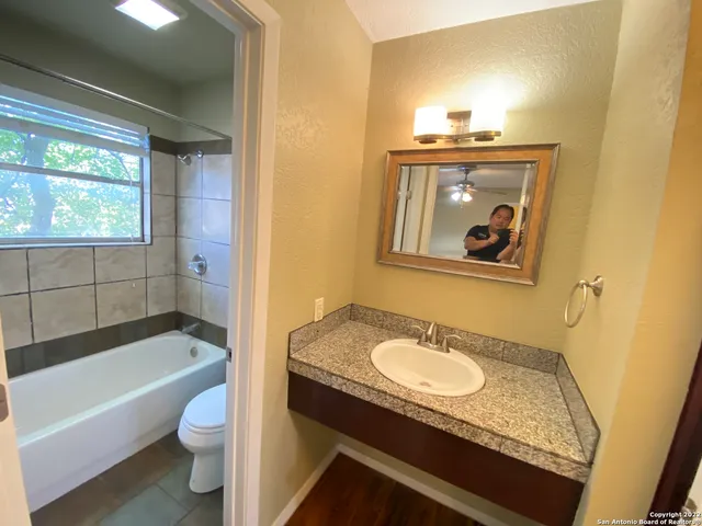 $800 | 211 Natalen Avenue, Unit 203, San Antonio, TX 78209