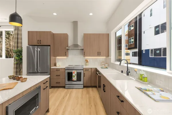 $1,549,000 | 16002 Southeast 31st Street, Bellevue, WA 98008