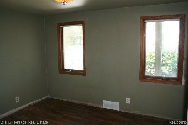 314 6th Street Fenton, MI 48430 - Photo 14 of 20 Bedroom
