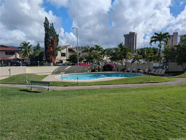 a view of a fountain in front of a house