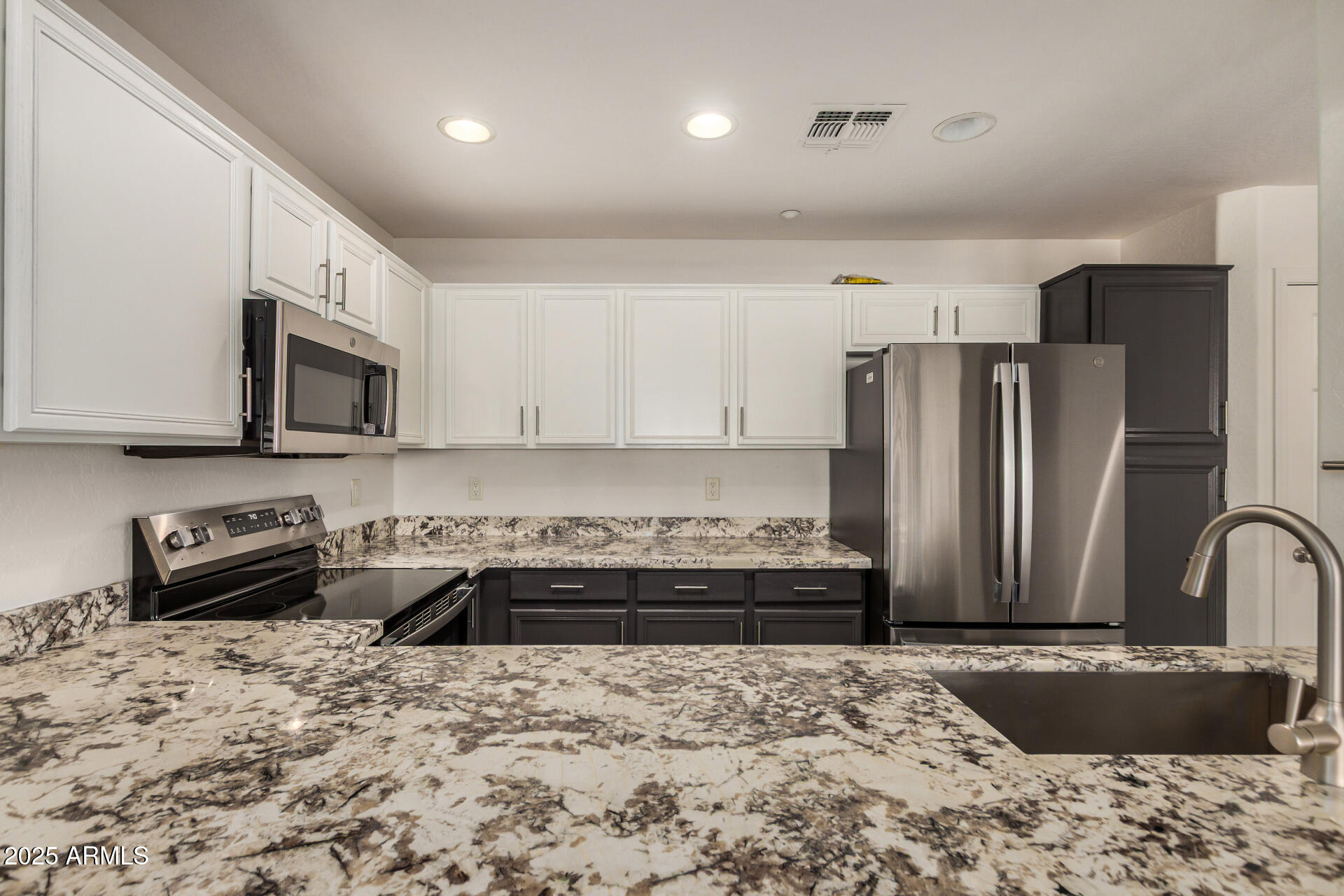 16015 North 30th Street, Unit 109 Phoenix, AZ 85032 - Photo 7 of 38 11 - 30th