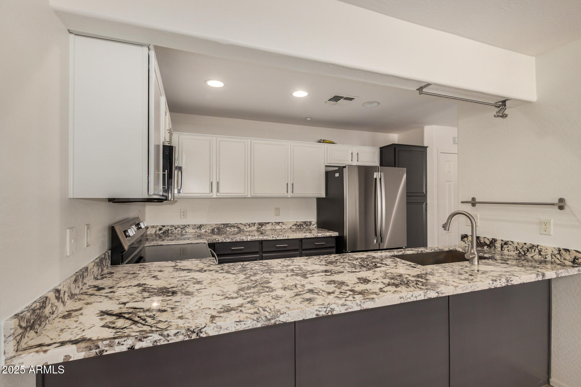 16015 North 30th Street, Unit 109 Phoenix, AZ 85032 - Photo 8 of 38 06 - 30th