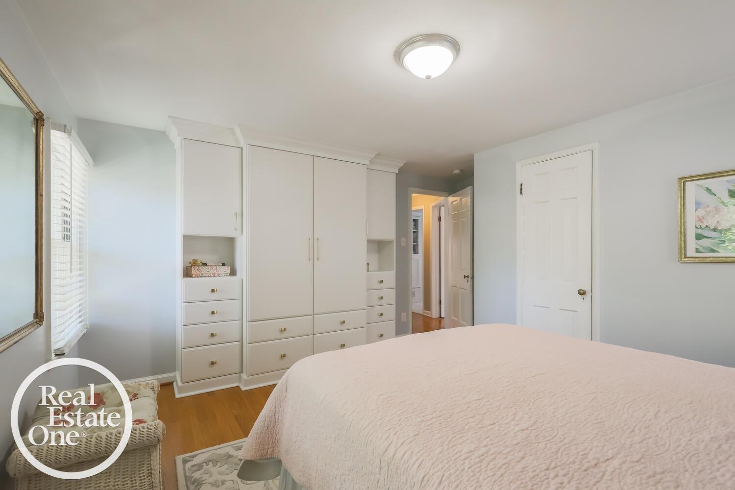 279 Merriweather Road Grosse Pointe Farms, MI 48236 - Photo 23 of 32