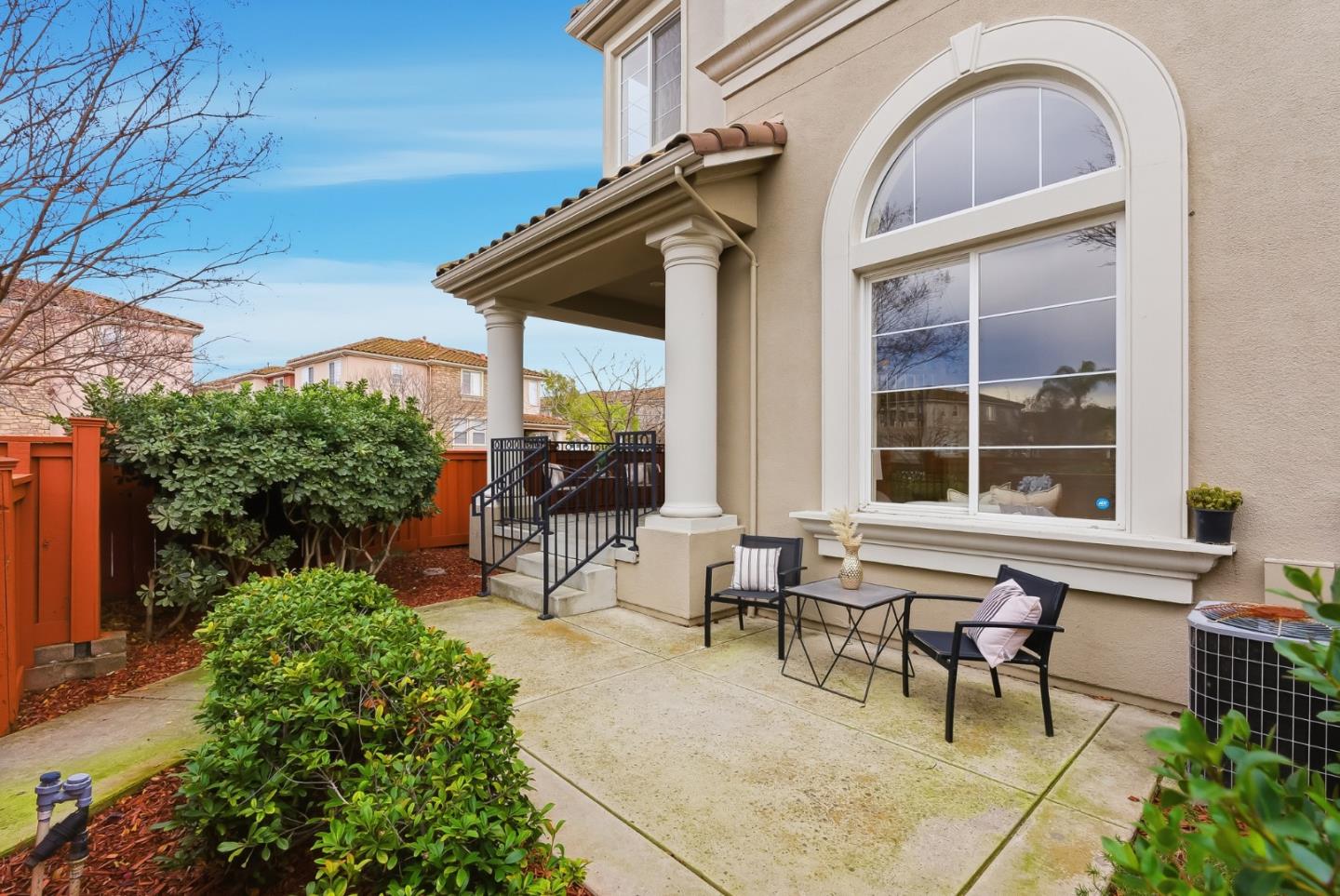 327 Vista Roma Way San Jose, CA 95136 - Photo 4 of 39