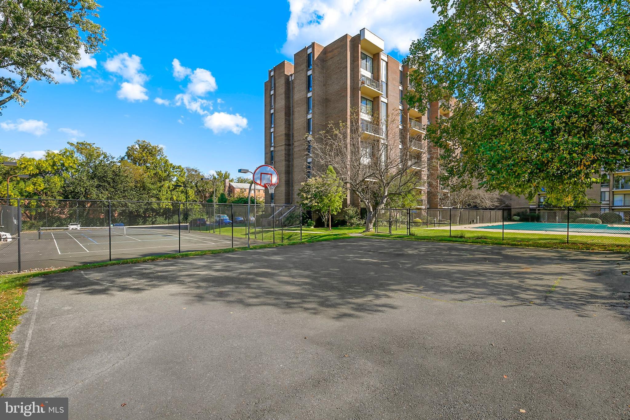 2005 Coleridge Drive, Unit 13103 Silver Spring, MD 20902 - Photo 32 of 42