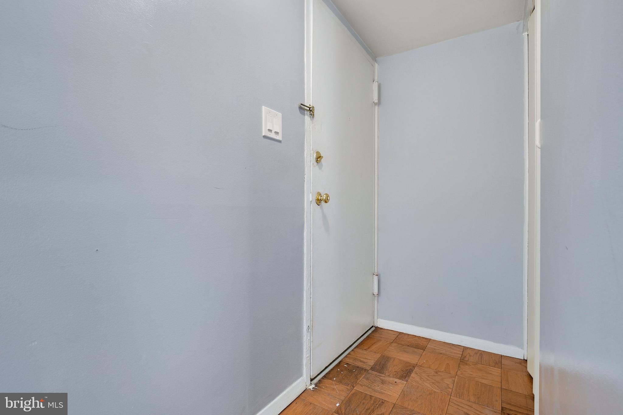 2005 Coleridge Drive, Unit 13103 Silver Spring, MD 20902 - Photo 5 of 42