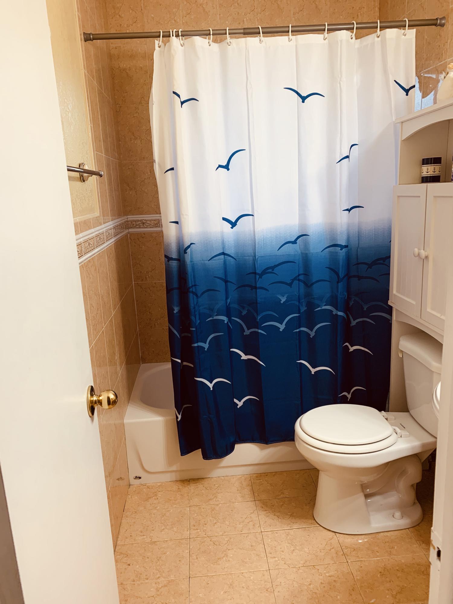245 La Paloma Road Key Largo, FL 33037 - Photo 13 of 26 Guest bathroom up