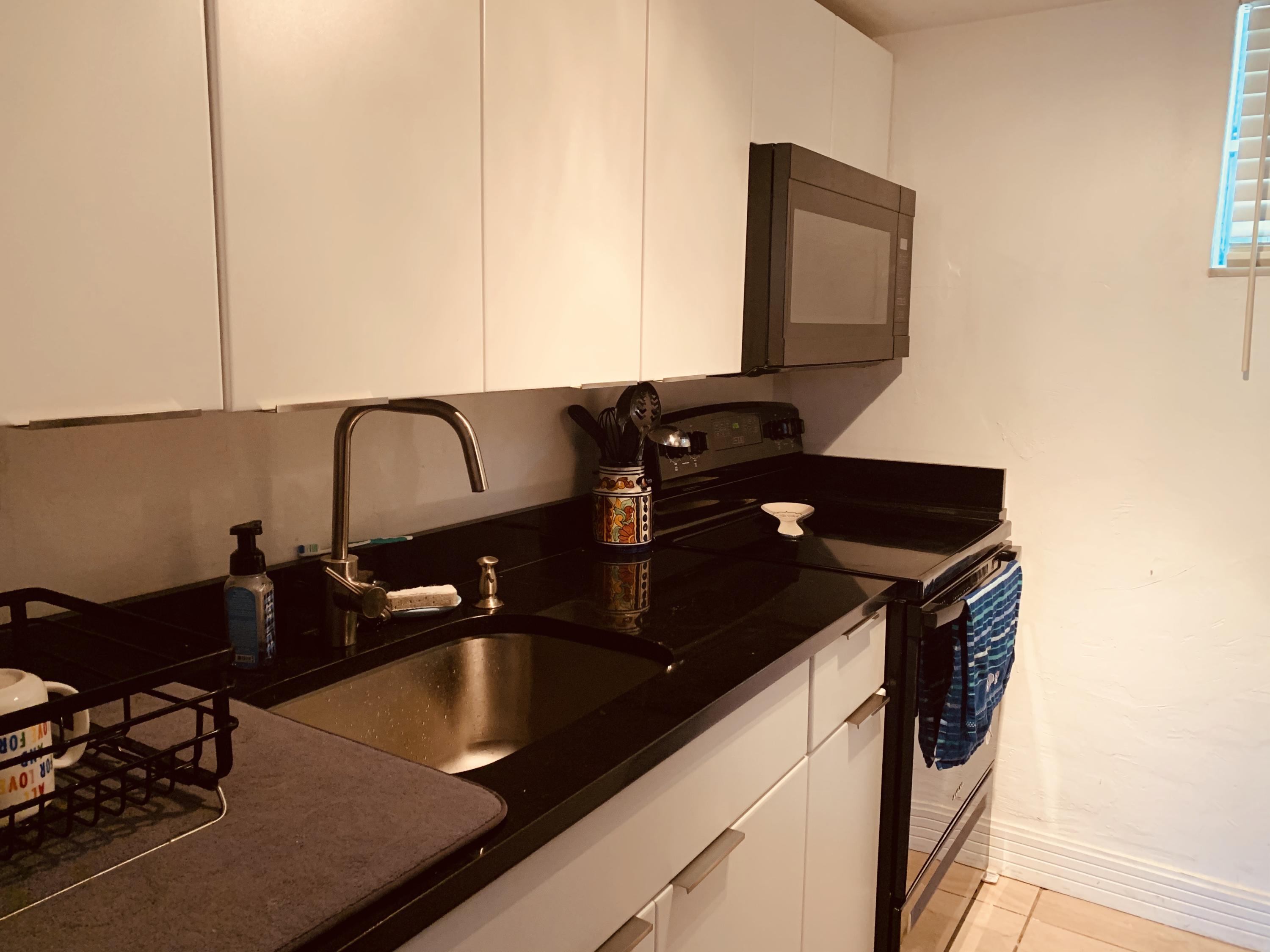 245 La Paloma Road Key Largo, FL 33037 - Photo 23 of 26 Kitchenette