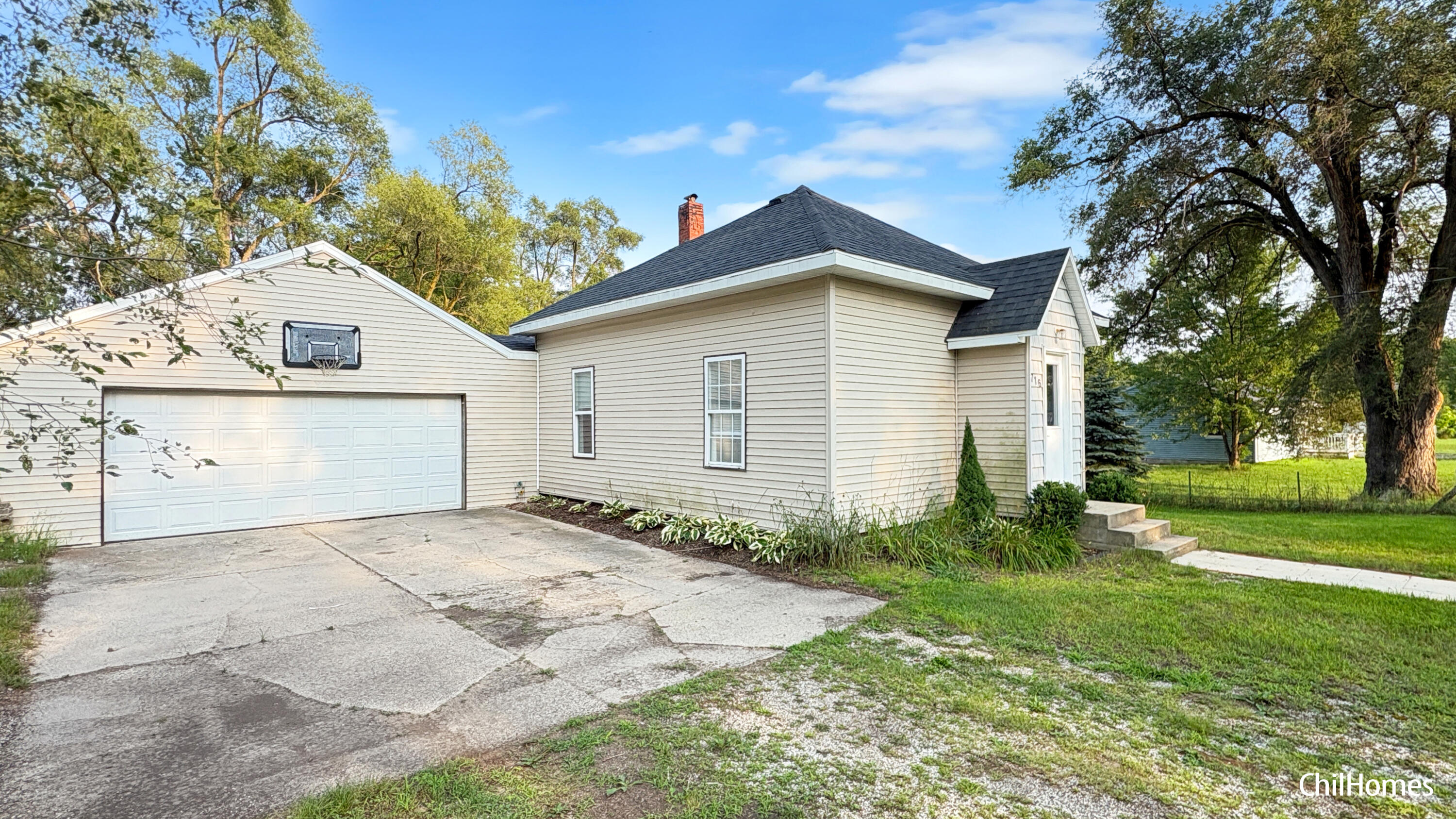716 Root Street Belding, MI 48809 - Photo 35 of 42 Side of Structure