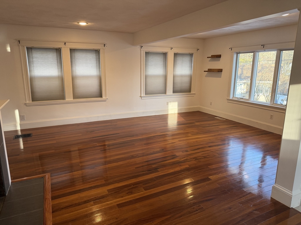 27 Park Street Saugus, MA 01906 - Photo 17 of 29