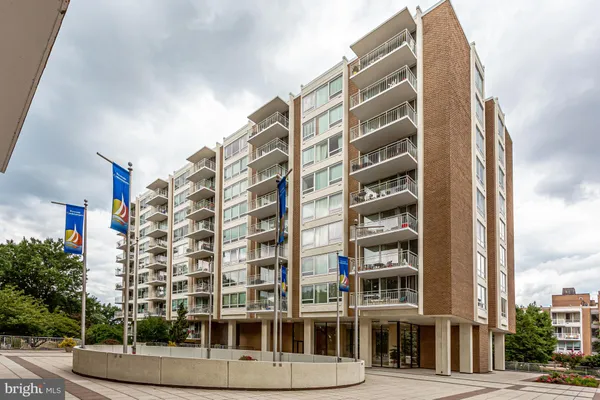 $3,695 | 1425 4th Street Southwest, Unit A305, Washington, DC 20024