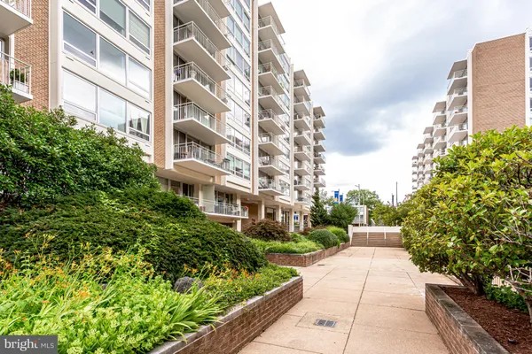 $3,695 | 1425 4th Street Southwest, Unit A305, Washington, DC 20024