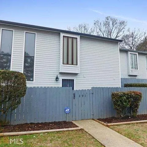 a view of a house with a backyard