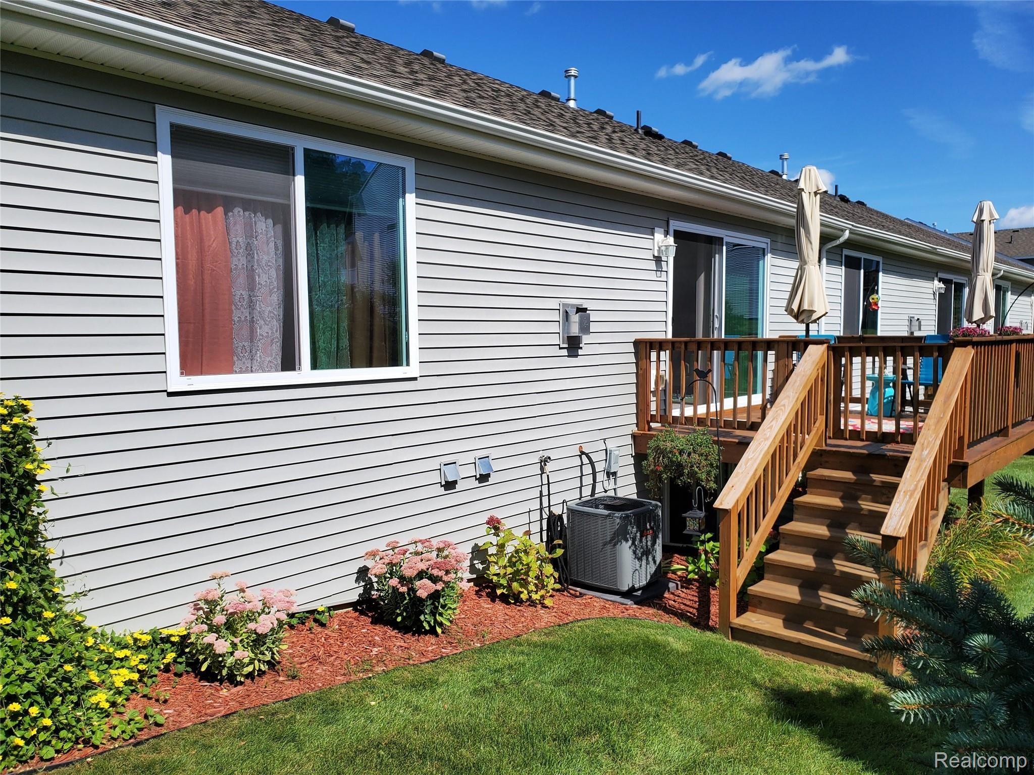 485 Hosta Howell, MI 48843 - Photo 6 of 23 20190914_140936.jpg