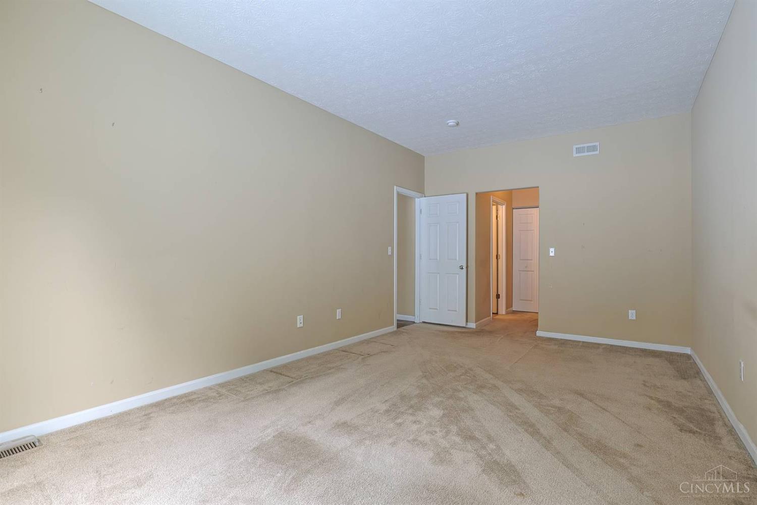 7307 Hunters Ridge Lane Cincinnati, OH 45247 - Photo 18 of 69