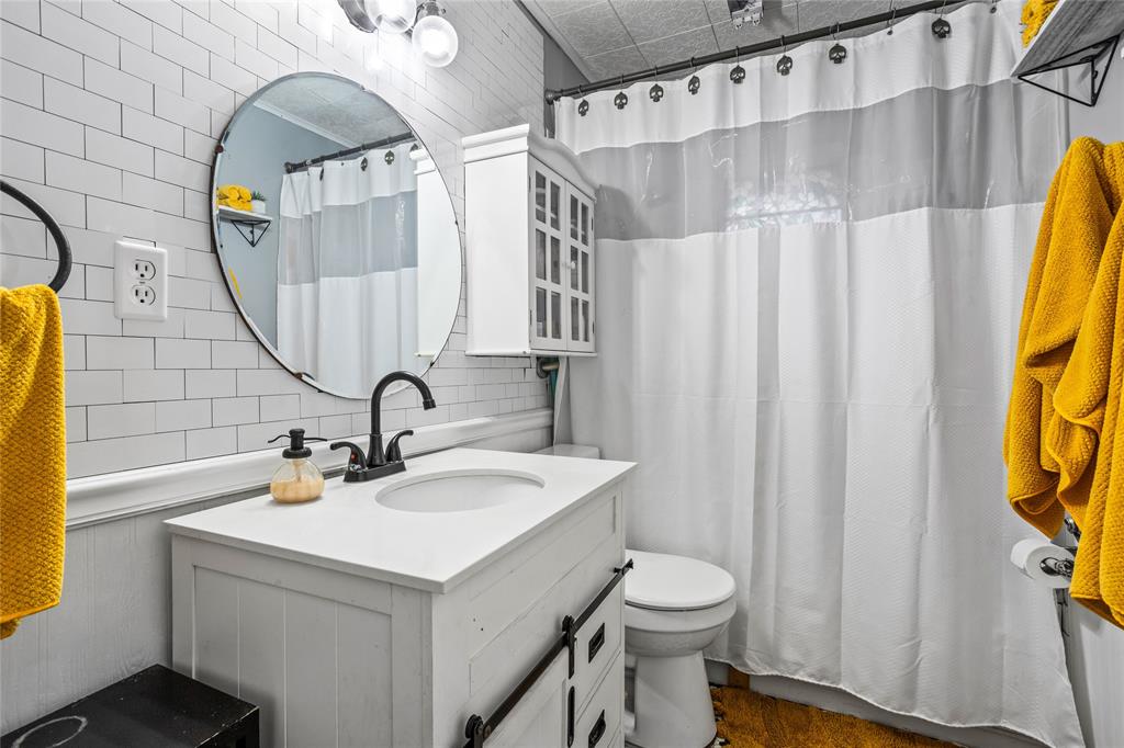 1641 Ben Davis Road Garland, TX 75040 - Photo 15 of 38 a bathroom with a sink and a mirror