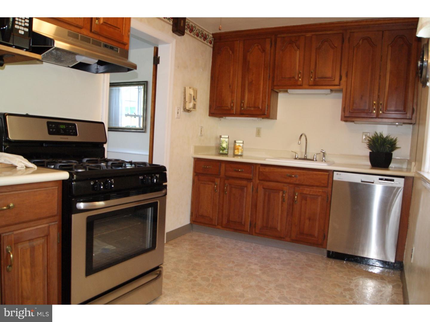429 Pembroke Road Havertown, PA 19083 - Photo 10 of 21