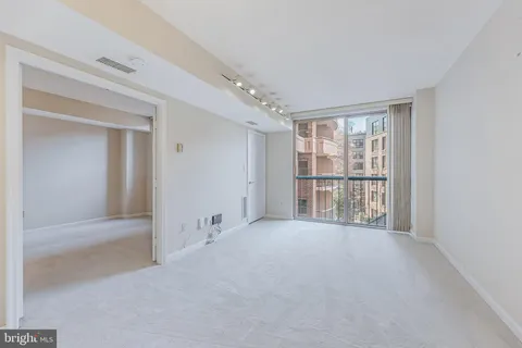 $295,000 | 4808 Moorland Lane, Unit 314, Bethesda, MD 20814