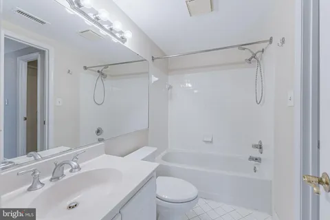 $295,000 | 4808 Moorland Lane, Unit 314, Bethesda, MD 20814