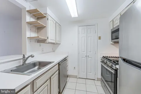 $295,000 | 4808 Moorland Lane, Unit 314, Bethesda, MD 20814