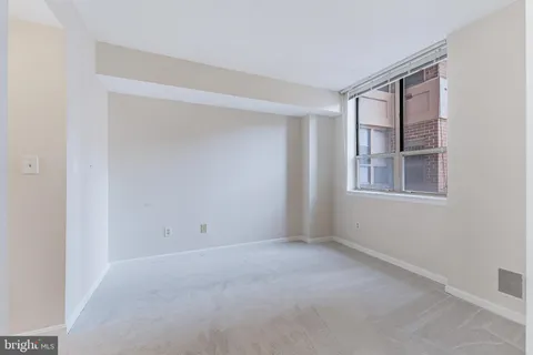 $295,000 | 4808 Moorland Lane, Unit 314, Bethesda, MD 20814