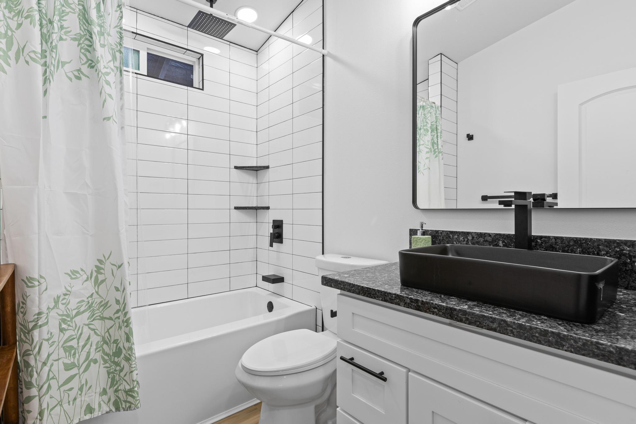 16-2075 Treefern Drive Pahoa, HI 96778 - Photo 9 of 24 a bathroom with a granite countertop toilet a sink and bathtub